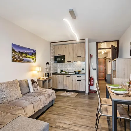 Prestige Eleven In The Center Of Town - Happy Lägenhet Sestriere