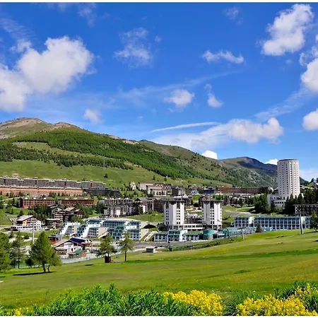Prestige Eleven In The Center Of Town - Happy 세스트리에